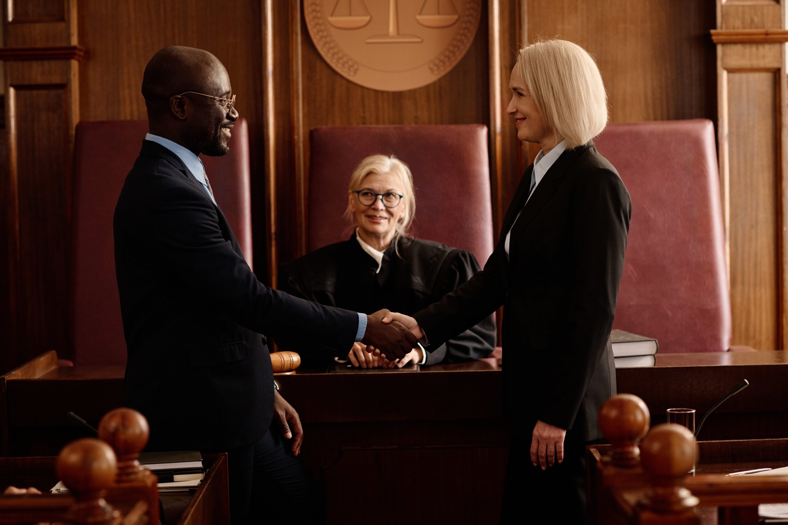 The difference between public defenders and private criminal defense ...